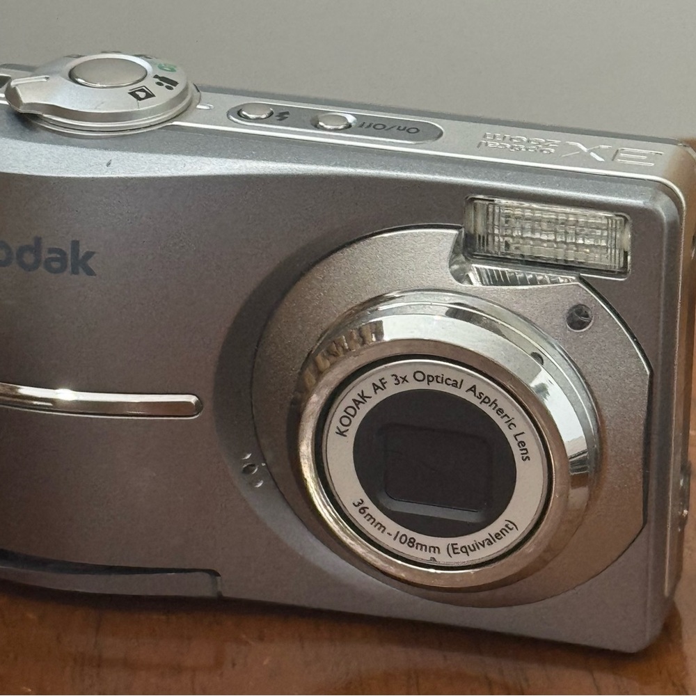 Kodak EasyShare C813 digital camera no cords